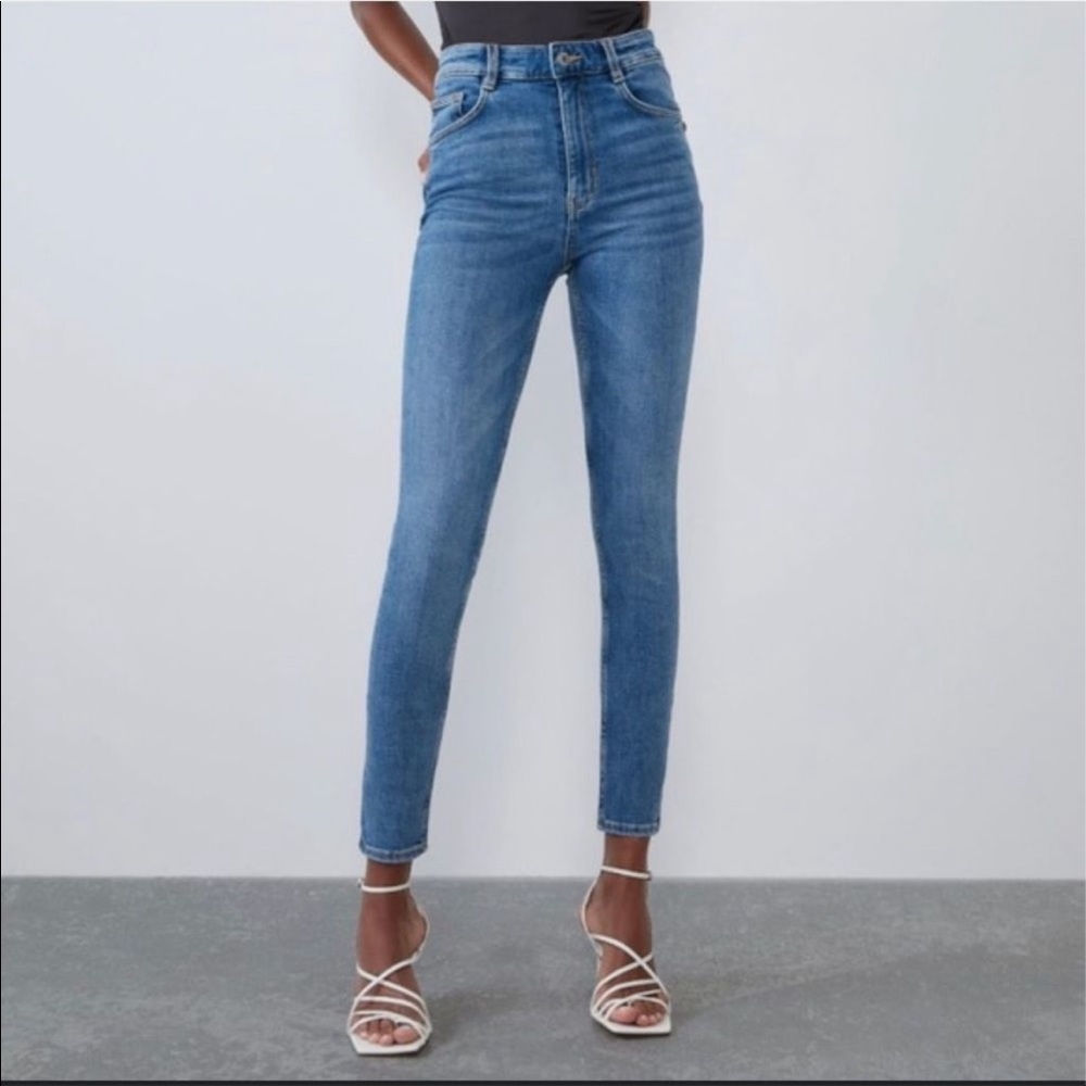 Zara Light Wash Skinny Jeans Size 4